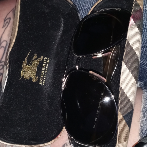 Burberry unisex sunglasses - Picture 2 of 2
